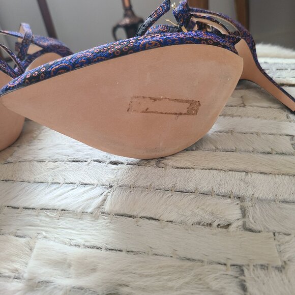 Club Monaco Meradyth Pump - Picture 2 of 8